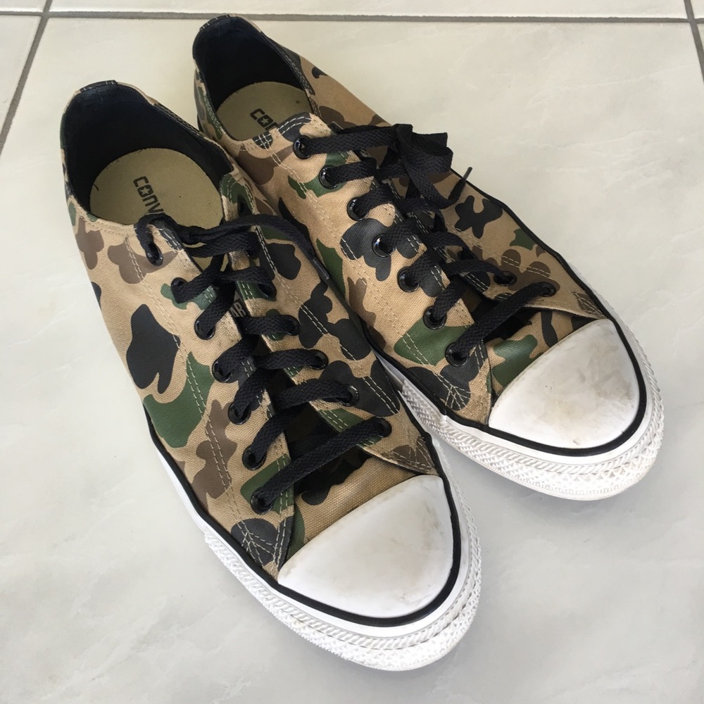 Converse chuck Taylor’s men’s size 13.